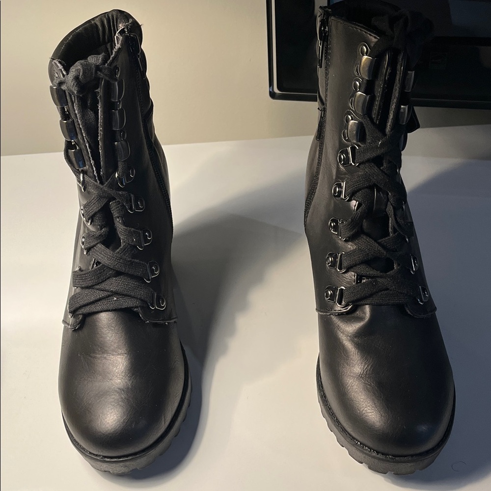 MIA women’s Anna Maria Black Combat Boots with Lace-Up Design Moto Size 7.5